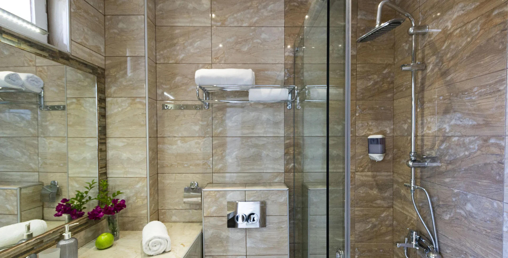 Tiara Holdiays - Hotel Odysseas - Standard Triple Room - bathroom